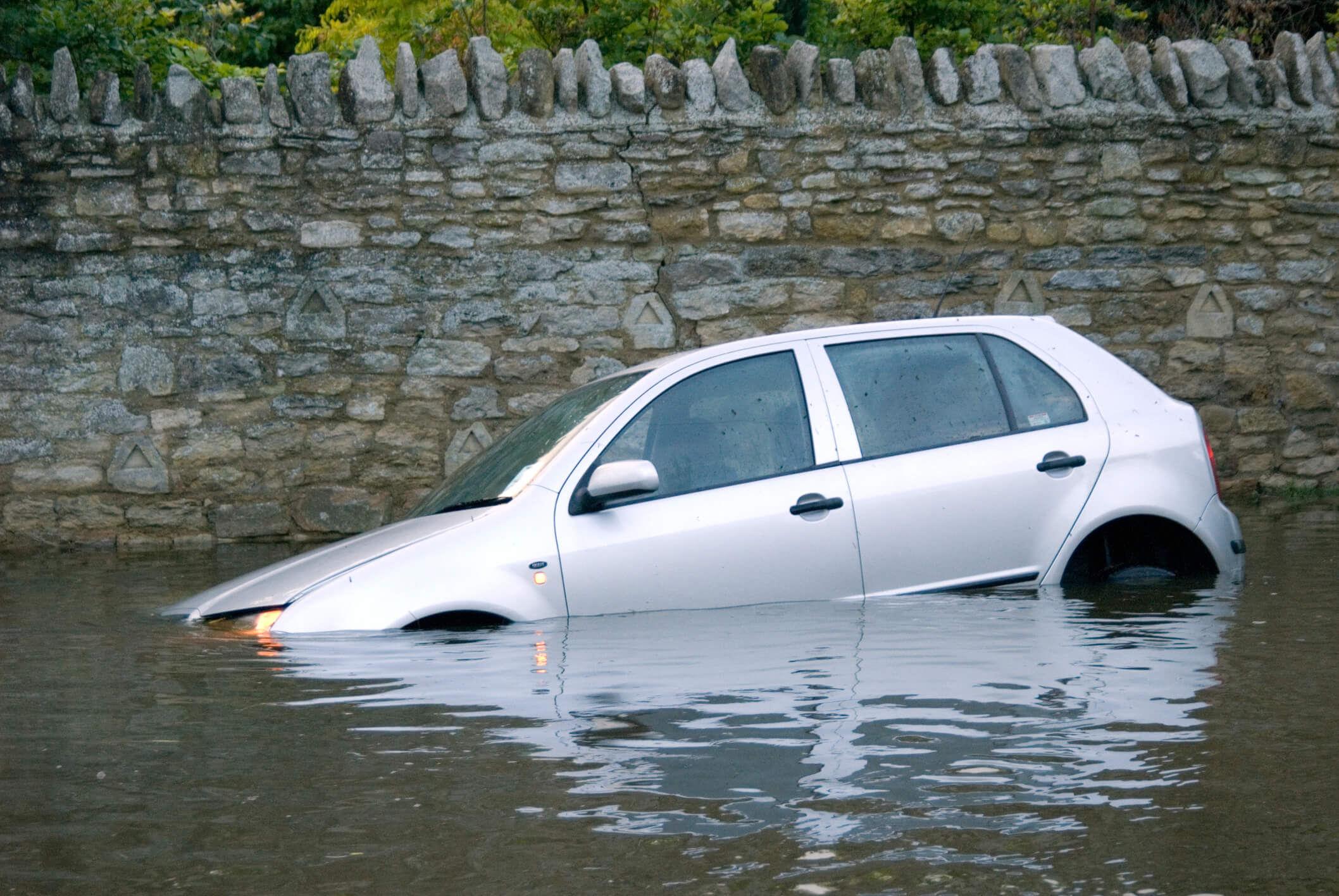 Seguro cobre quando o carro foi roubado fora da garagem?